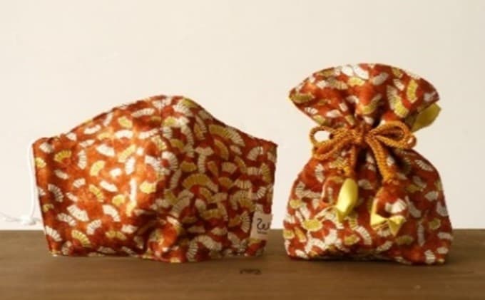 【メディアで多数紹介の人気商品】ご褒美、ギフトに願いを込めた着物地の巾着&マスク(扇文) ファッション小物 ファッション かばん トートバッグ 手提げ 織物