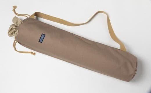 「琉球帆布」ヨガマットケースA(カフェ)- ヨガ マットケース 収納 帆布 手づくり ハンドメイド 軽い 丈夫 布 人気 シンプル おしゃれ 琉球帆布 手仕事 伝統技術 沖縄県 八重瀬町【価格改定】 (管理コード:XX075)
