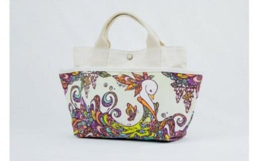 「琉球帆布」お散歩バッグ (POKKE104デイゴの髪飾り) - 帆布 布 トート トートバッグ 人気 アーティスト イラストレーター Pokke104 池城由紀乃 おしゃれ レディース ファッション お出かけ かばん 鞄 手仕事 手づくり ハンドメイド 琉球帆布 伝統技術 沖縄県 八重瀬町【価格改定】 (管理コード:XX023)