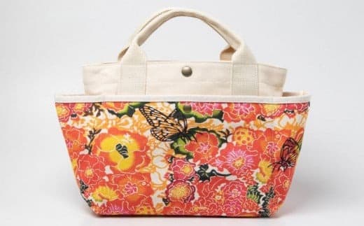 「琉球帆布」お散歩バッグ (RYUKAバタフライ) - 帆布 布 トート トートバッグ 琉球紅型 人気 紅型作家 RYUKA 新垣優香 おしゃれ レディース ファッション お出かけ かばん 鞄 手仕事 手づくり ハンドメイド 琉球帆布 伝統技術 沖縄県 八重瀬町【価格改定】 (管理コード:XX022)