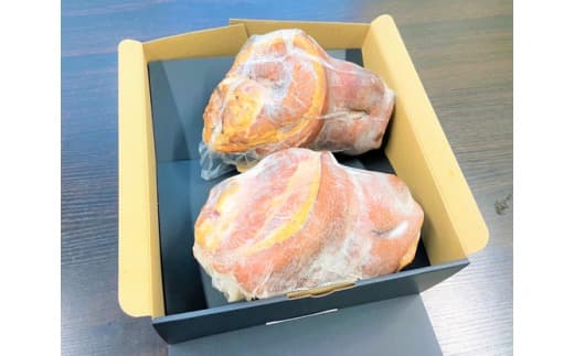 沖縄★ブランド豚キビまる豚★合計2,400g 骨付きハム×2本セット - 豚肉 骨付き肉 インパクト 1.2kg 2本 セット 2.4kg 人気 国産 ブランド豚 沖縄県 八重瀬町 (管理コード:NN202203)