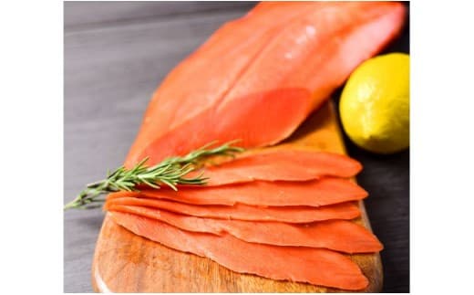 24-69 天然紅鮭無添加スモークサーモン半身(スライス4分割)