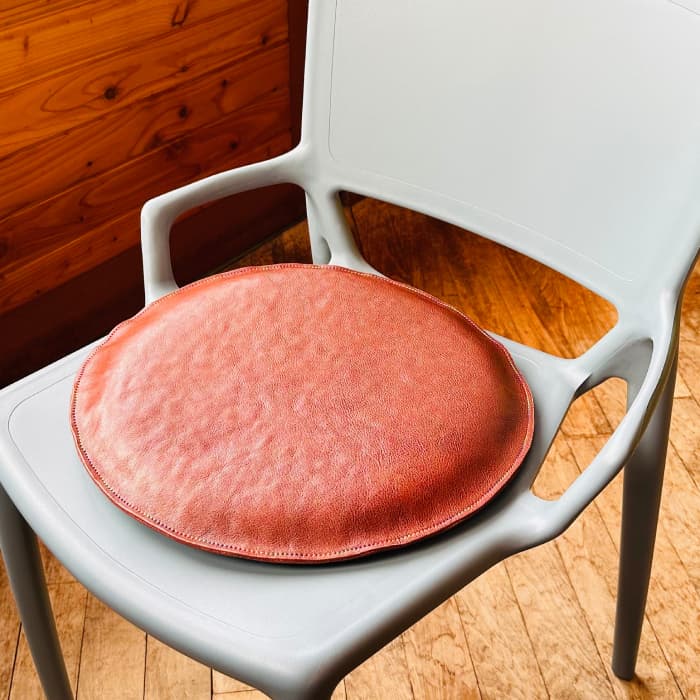 67-8 国産牛革 レザークッション 座布団(ブラウン・レインボーステッチ)