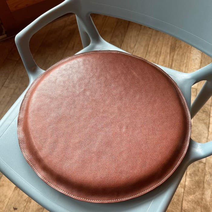 67-9 国産牛革 レザークッション 座布団(ブラウン・ハニーゴールドステッチ)