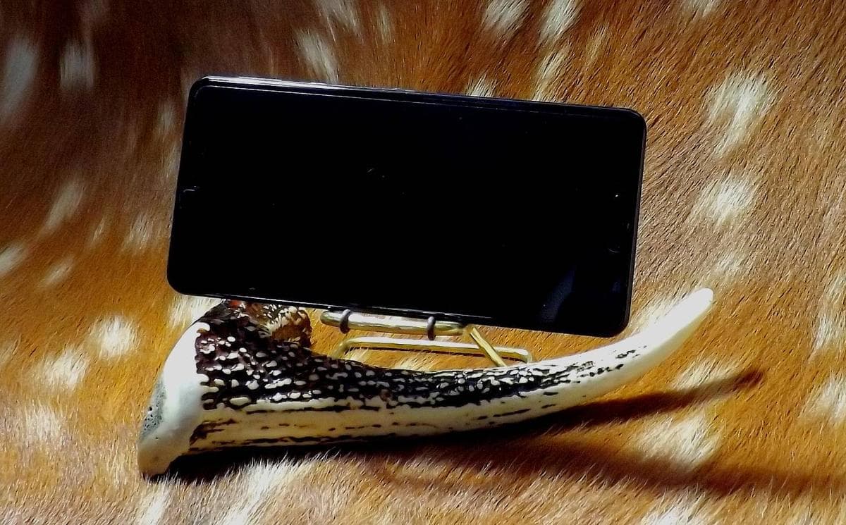 150-45 蝦夷鹿角スマホスタンド oki【鹿角クラフト】