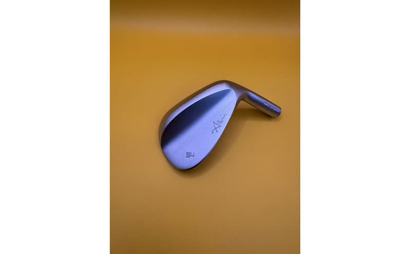 【福岡市】Abi Wedge ホワイトクロムメッキ54° フジクラTRAVIL(105S)女性クラフトマンの阿比留俊子 設計・デザイン
