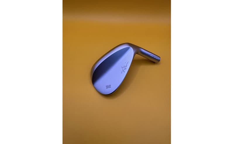 【福岡市】Abi Wedge ホワイトクロムメッキ52° フジクラTRAVIL(105S)女性クラフトマンの阿比留俊子 設計・デザイン