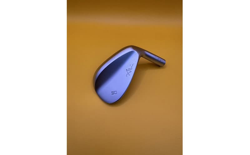 【福岡市】Abi Wedge ホワイトクロムメッキ50° フジクラTRAVIL(105S)女性クラフトマンの阿比留俊子 設計・デザイン