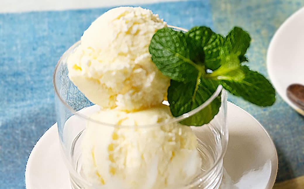 【ローソンふるさと納税カタログ掲載返礼品】成城石井 くちどけなめらかなミルクアイス(110ml×24個) アイスクリーム 贈り物 ギフト お取り寄せ