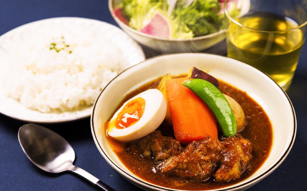 平田牧場三元豚豚バラ軟骨スープカレー(310g×15個) レトルト 総菜 簡単調理 豚肉 ぶたにく 豚 ぶた ポーク 肉 にく スープ コラーゲン カレーライス スパイス 希少 国産 北海道 小樽市 常温
