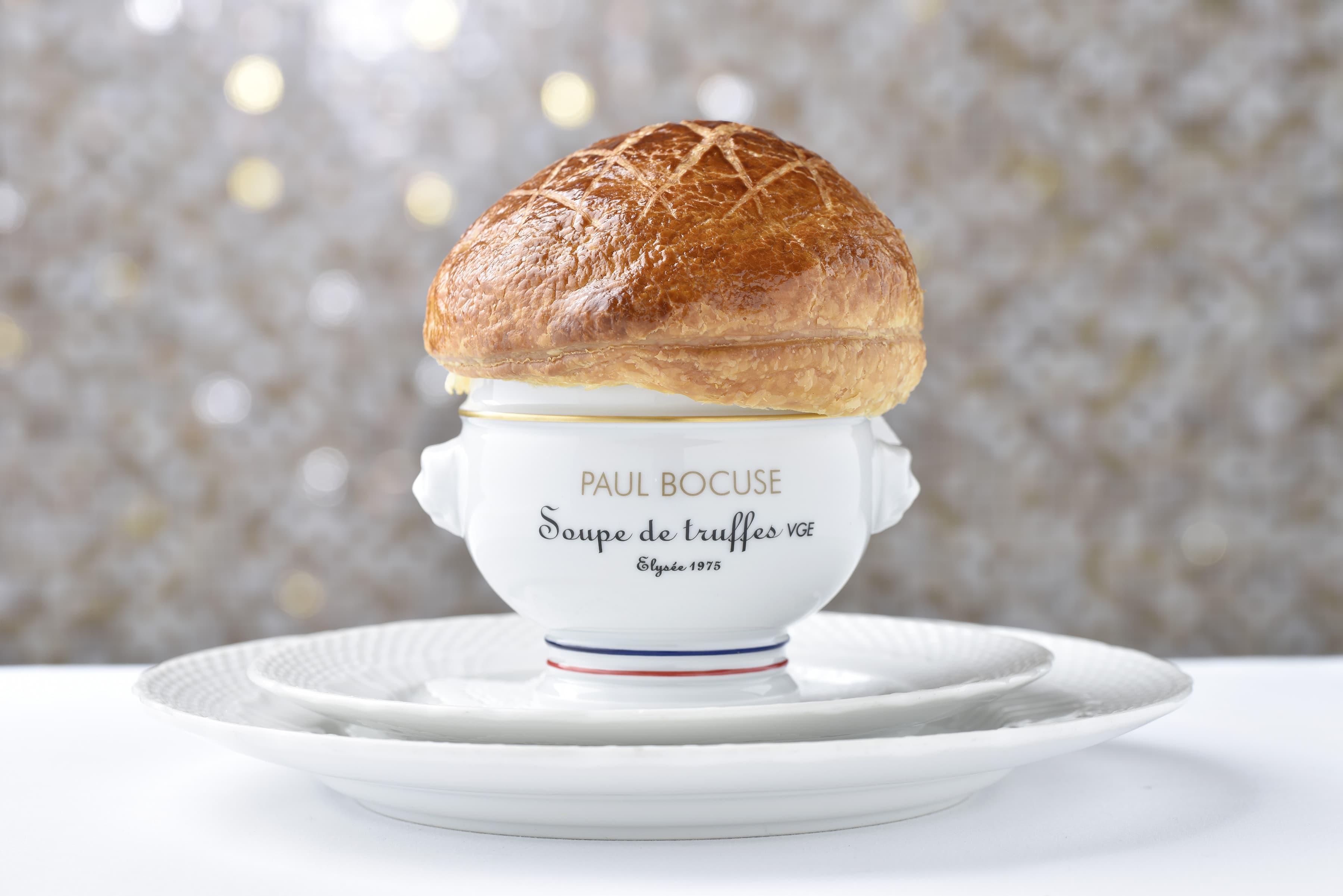 【メゾン ポール・ボキューズ】特別コース(ディナー)<2名様分>(ぐるなびセレクション) 125052 【利用券 食事券 飲食券 チケット お食事券 グルメ ギフト プレゼント デート 観光 ビジネス 出張 レストラン 記念日 お祝い】 (管理コード:125052)