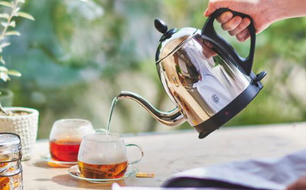 〈Russell Hobbs〉 カフェケトル 0.8 シルバー 223003 【電気ケトル 省エネ コードレス 安全 キッチン リビング 寝室 料理 調理 家電】 (管理コード:223003)