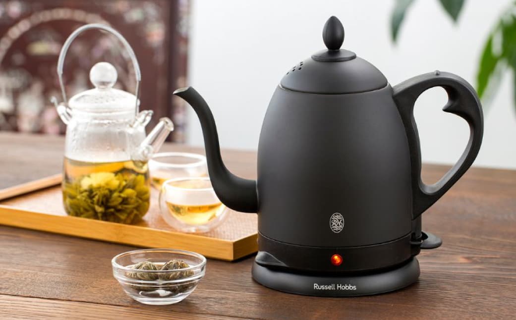 〈Russell Hobbs〉 カフェケトル 0.8 マットブラック 223004 【電気ケトル 省エネ コードレス 安全 キッチン リビング 寝室 料理 調理 家電】 (管理コード:223004)